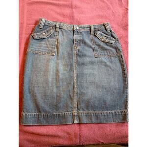 Tommy Hilfiger short denim skirt size 10, zipper front, buttoned pockets